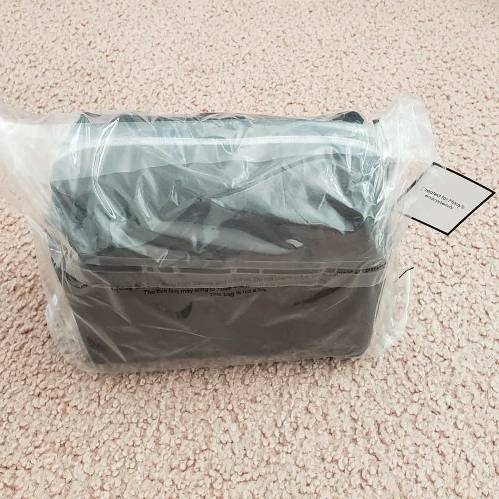 NWT Macy's Black Dopp Kit Toiletries Travel Bag with Top Detail and Zipper - Picture 5 of 16